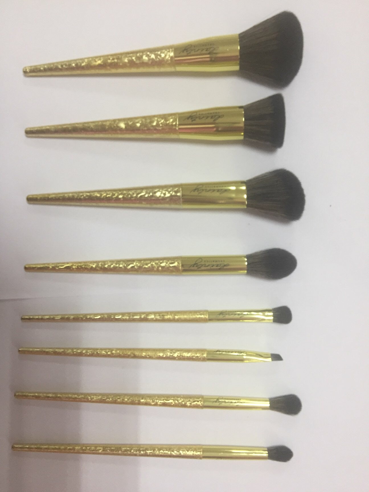 Dainty Cosmetics- Trouvaille 8 PC Brush Set